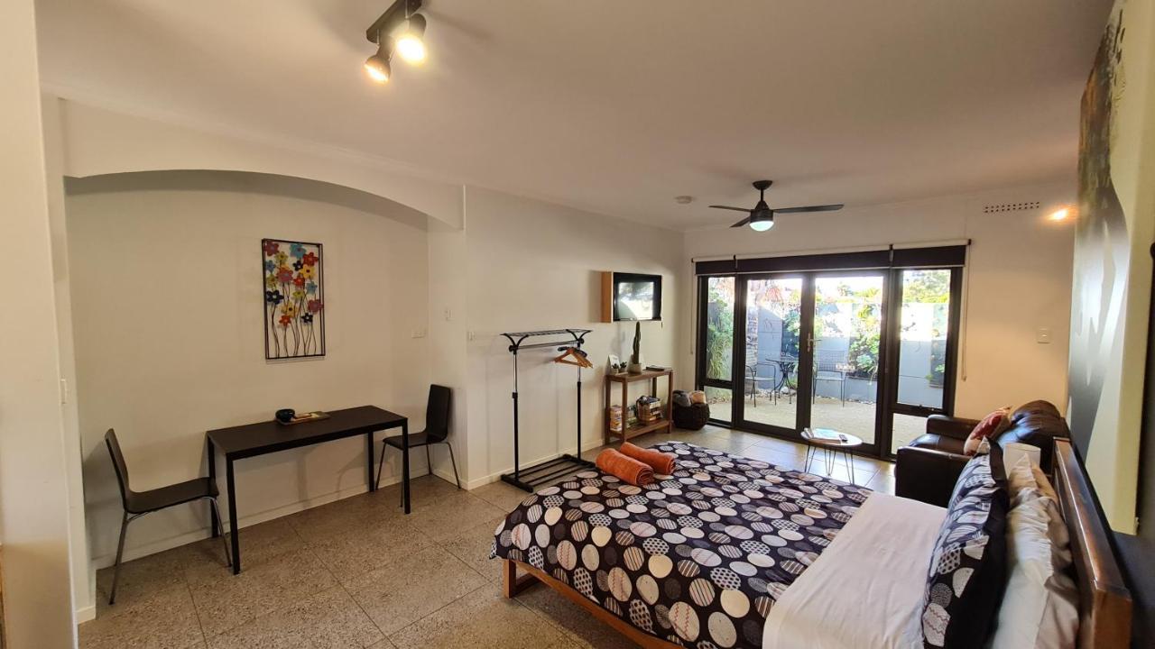 The Courtyard - Garden View Studio พอร์ตพีรี ภายนอก รูปภาพ