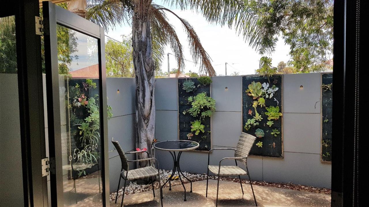 The Courtyard - Garden View Studio พอร์ตพีรี ภายนอก รูปภาพ