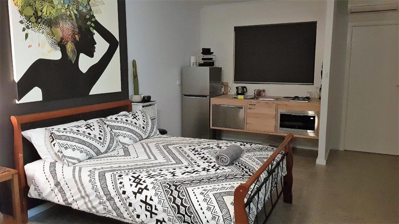 The Courtyard - Garden View Studio พอร์ตพีรี ภายนอก รูปภาพ